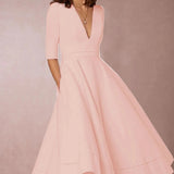 Abito rosa elegante con scollo a V e maniche a tre quarti, design classico e sofisticato, perfetto per eventi formali e cerimonie.