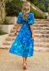 Ilyssia – Blomstret midi-kjole med V-hals til kvinder