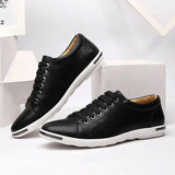 Dolly - Sneakers da donna con punta elegante e dettaglio suola in metallo