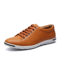 Dolly - Sneakers da donna con punta elegante e dettaglio suola in metallo