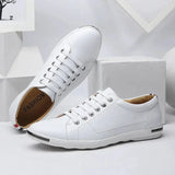 Dolly - Sneakers da donna con punta elegante e dettaglio suola in metallo